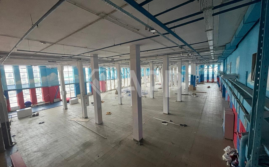 Опен Спейс с парковкой в центре. фото