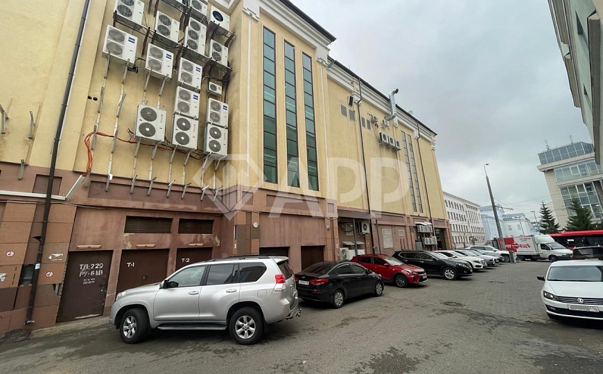 Опен Спейс с парковкой в центре. фото