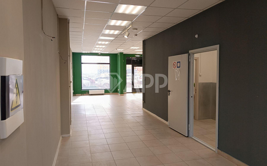 Сдам торговое помещение, 96,3 м² фото