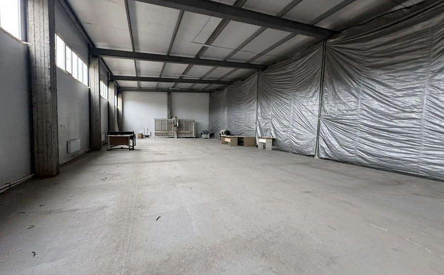 Отапливаемый склад 1 500 м². Свой пандус. Автоворота. 70 кВт. Заезд для фур фото