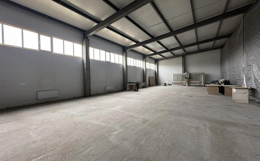 Отапливаемый склад 1 500 м². Свой пандус. Автоворота. 70 кВт. Заезд для фур фото