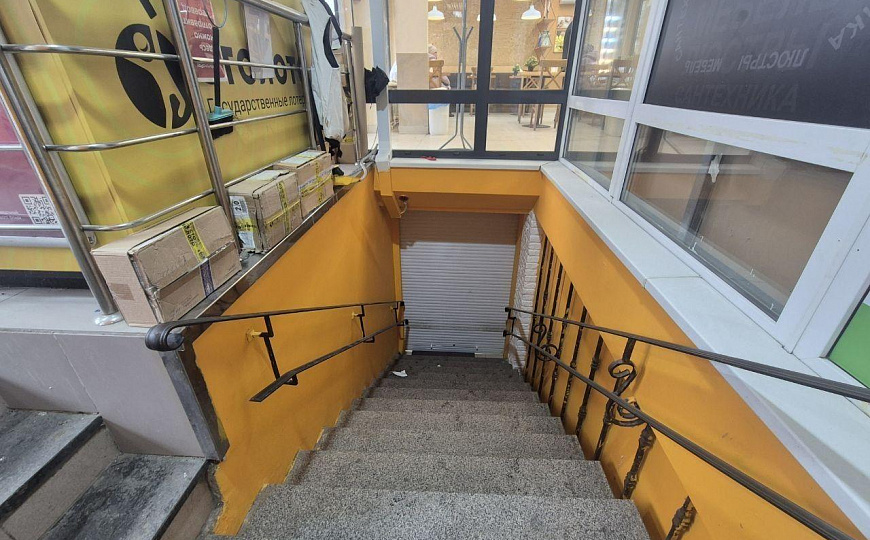 СРОЧНО! 260м² на трафике. Цена 216 т.р. Лифт 150кг. Арендные каникулы 1 месяц фото