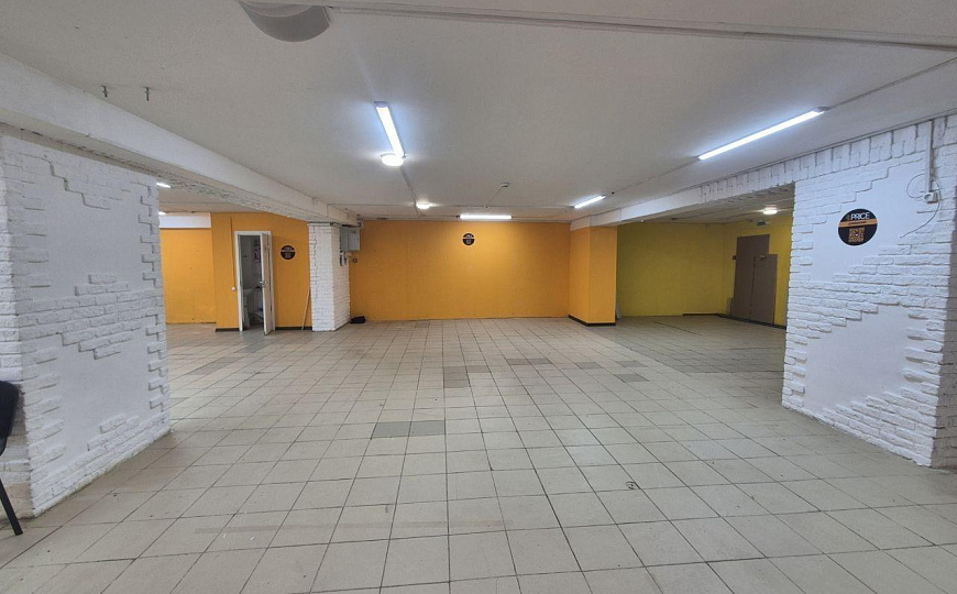 СРОЧНО! 260м² на трафике. Цена 216 т.р. Лифт 150кг. Арендные каникулы 1 месяц фото