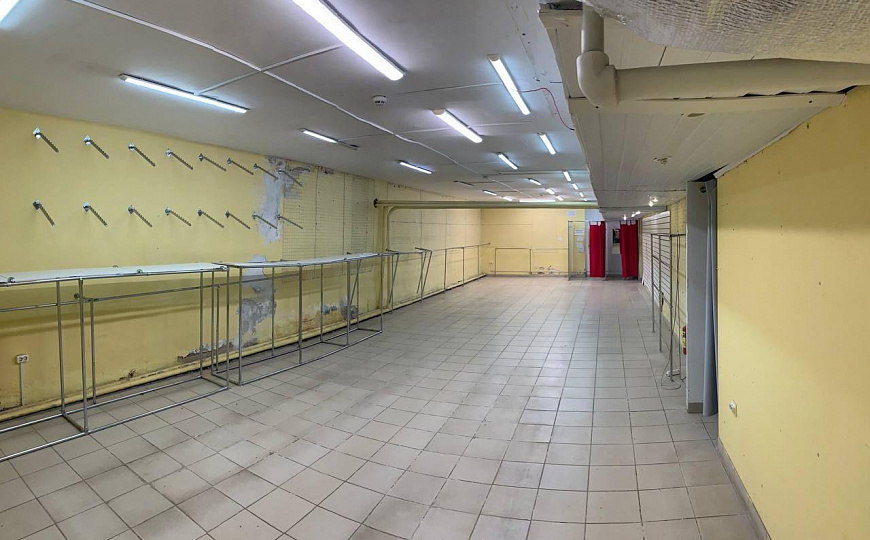 Сдам торговое помещение, 190 м²  фото