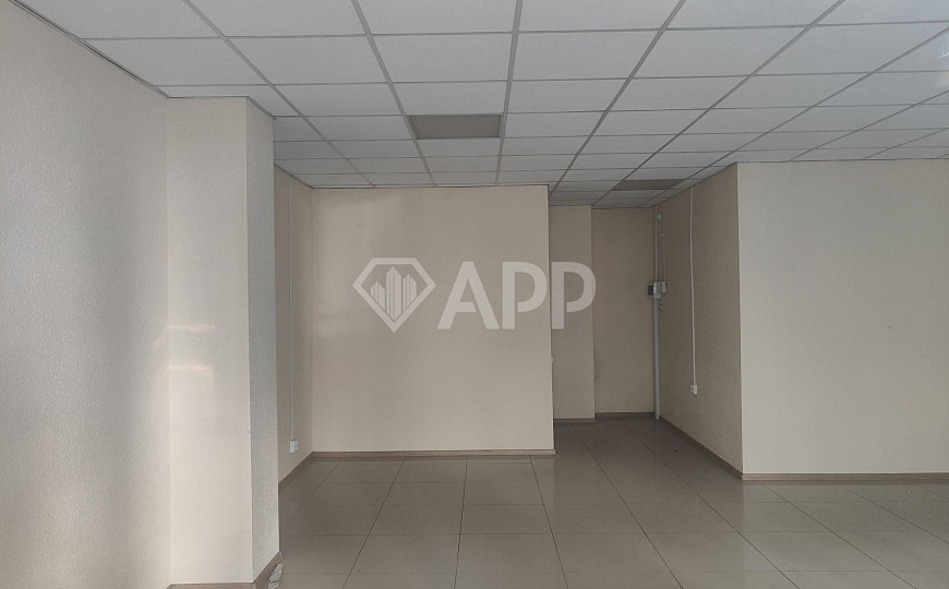 Сдаю 1 этаж с ремонтом, 93 м² фото