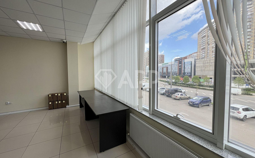 Сдаю офис с ремонтом на 1 линии в современном БЦ площадью 54 м² фото