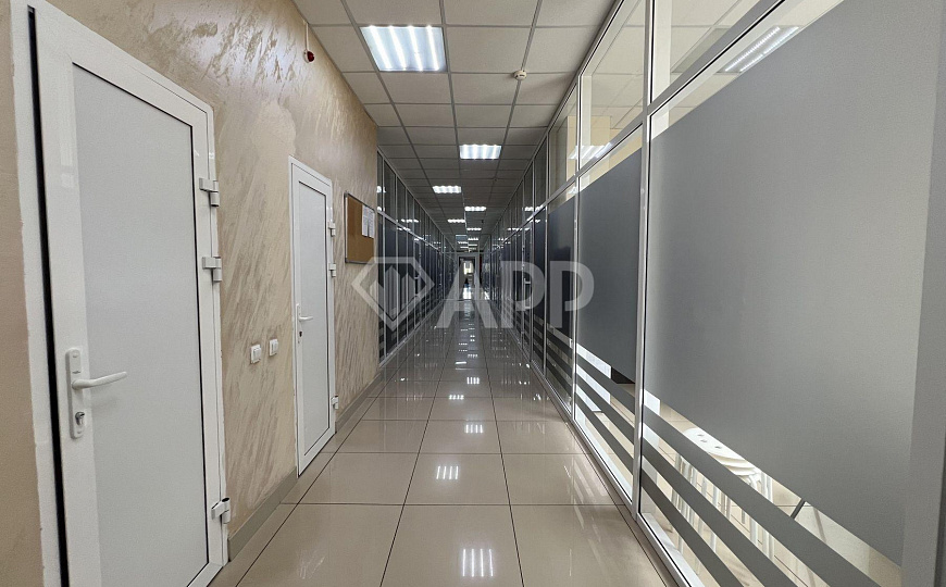 Сдаю офис с ремонтом на 1 линии в современном БЦ площадью 54 м² фото