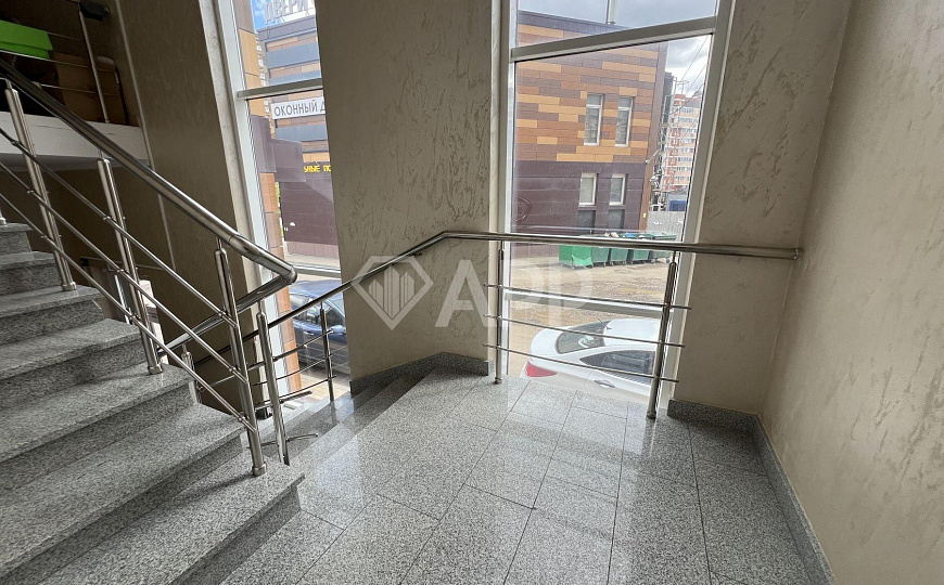 Сдаю офис с ремонтом на 1 линии в современном БЦ площадью 54 м² фото