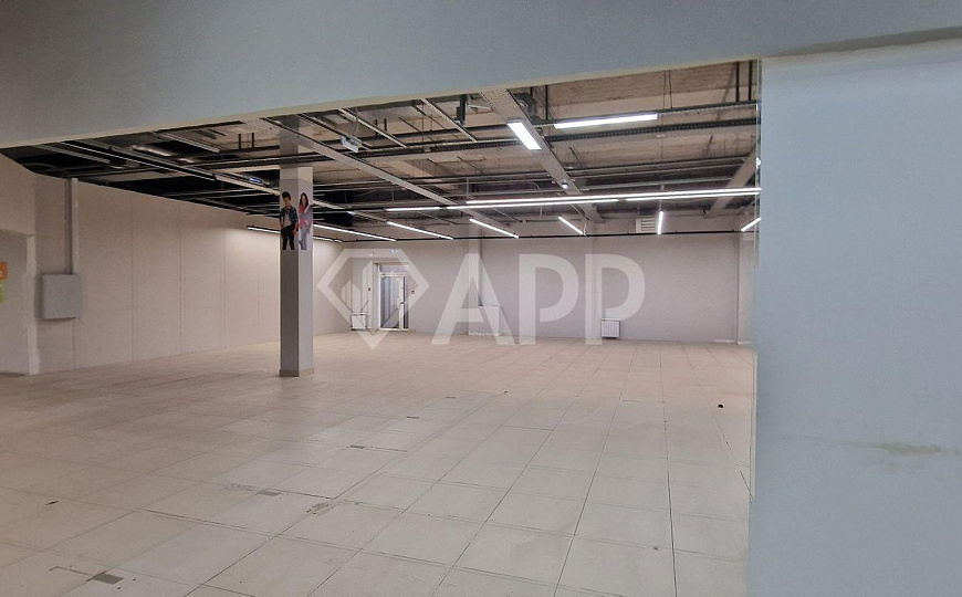 ТК "На Лобкова" 1 этаж/Торговля, услуги от 13-200 м2 фото