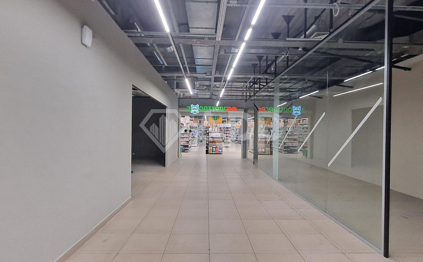 ТК "На Лобкова" 1 этаж/Торговля, услуги от 13-200 м2 фото