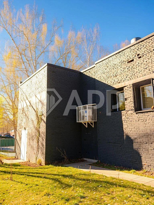 Продажа здания с арендатором "Чижик" фото