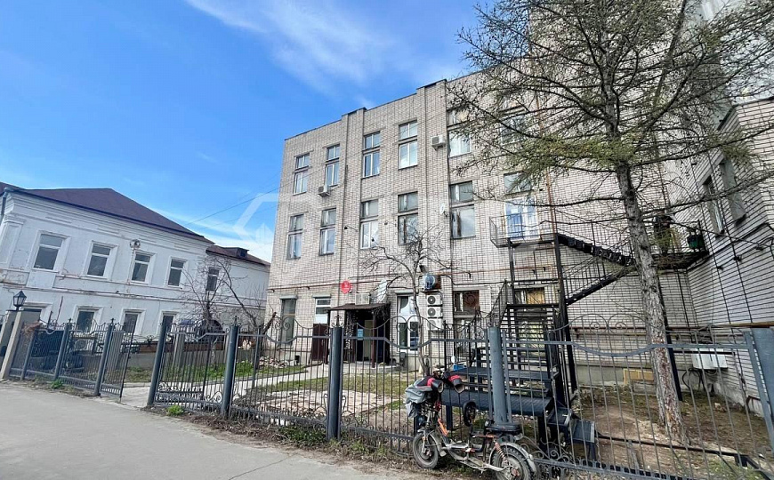 Помещение на 1 линии в центре фото