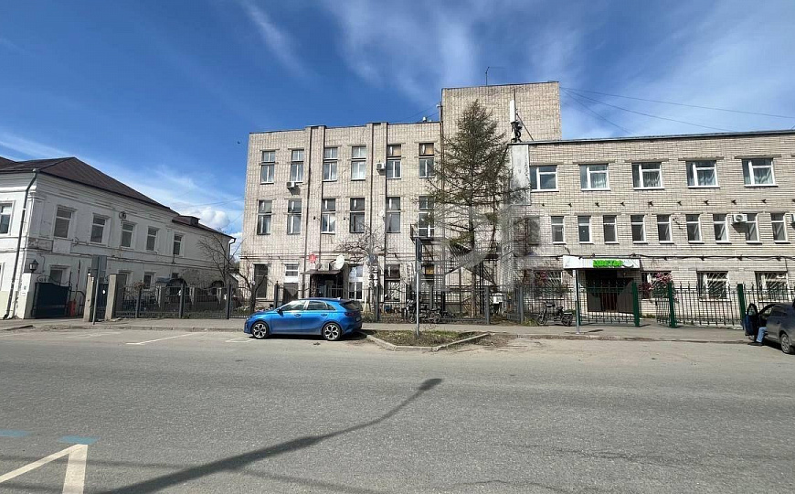 Помещение на 1 линии в центре фото