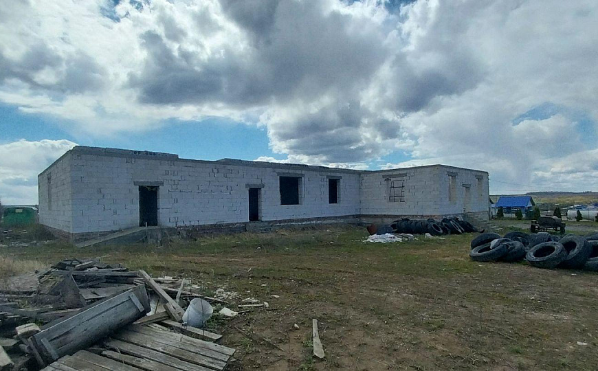 Продается недостроенная гостиница на федеральной автодороге на земле 0,5 Га фото