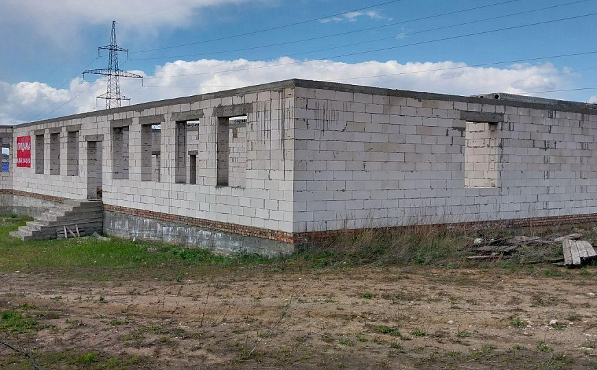 Продается недостроенная гостиница на федеральной автодороге на земле 0,5 Га фото