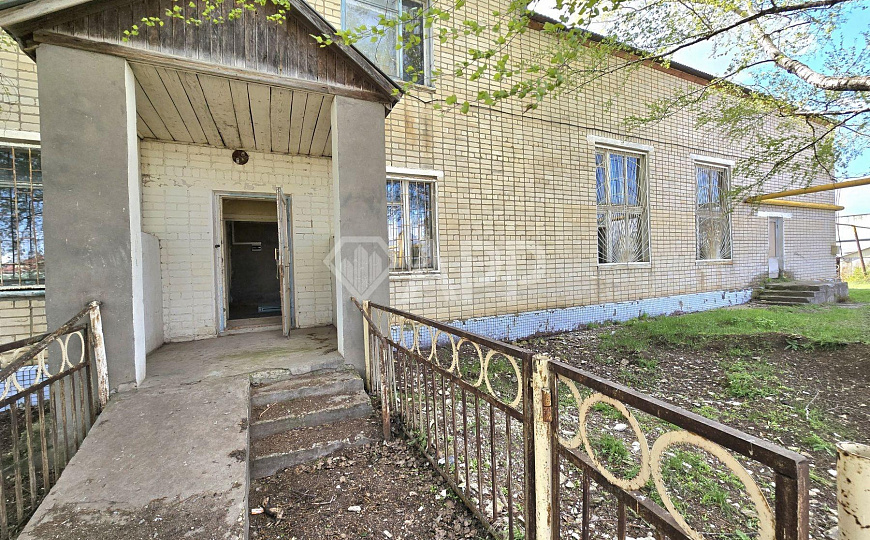 Продам отдельно стоящее здание с земельным участком, 1 462 м² фото