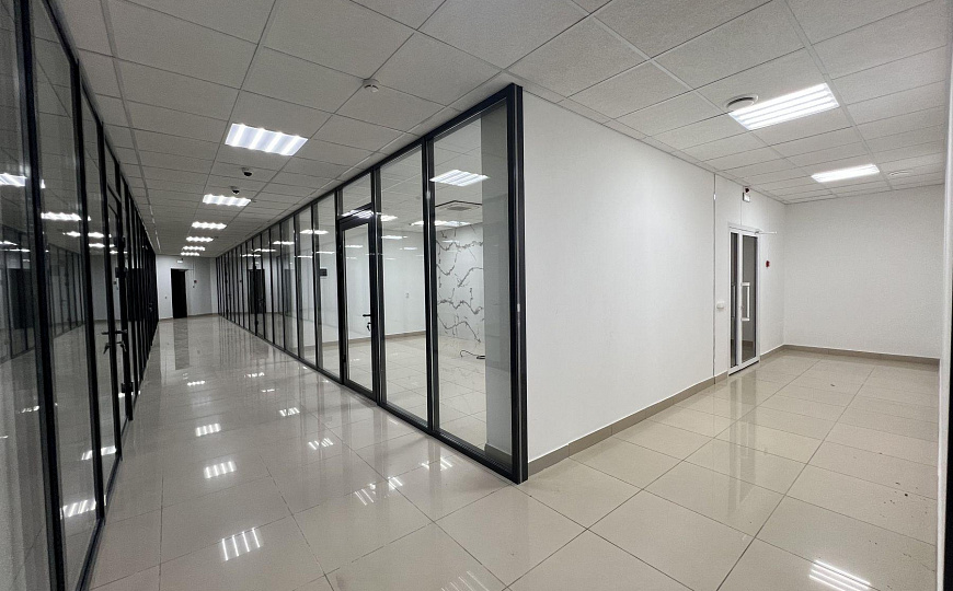 Сдаю евроцоколь 2 входа / 1 линия / свободное назначение с ремонтом, от 23  м² фото