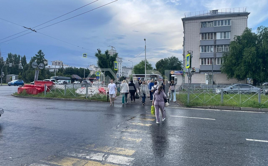 Cдаю отдельно стоящее здание у метро. фото