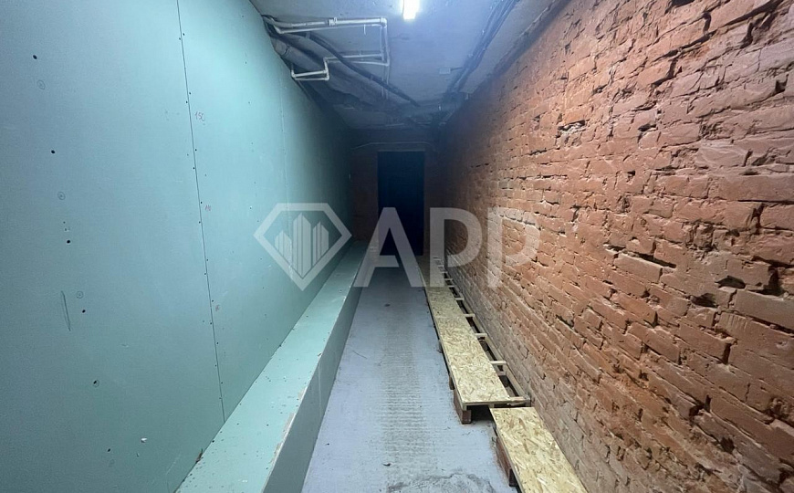 Продам помещение с арендатором рядом с метро. фото