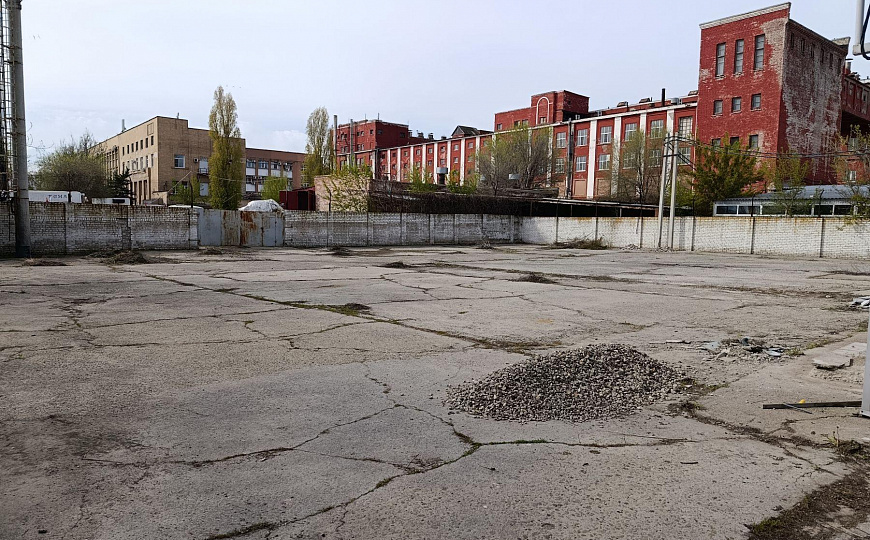 Здание рядом Ярмаркой, 1 100 м² фото