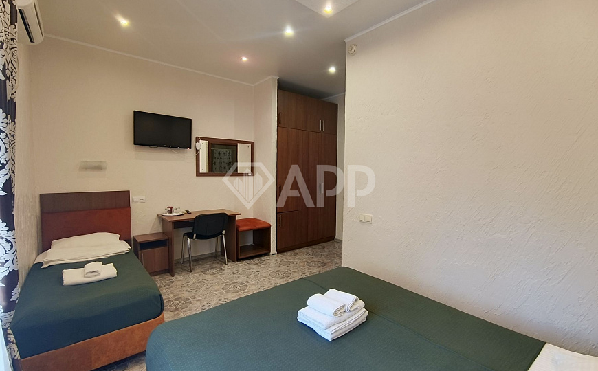 Продаю гостиницу с сетевым арендатором в центре, 585 м² фото