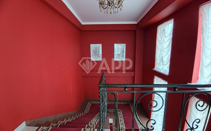Продаю гостиницу с сетевым арендатором в центре, 585 м² фото