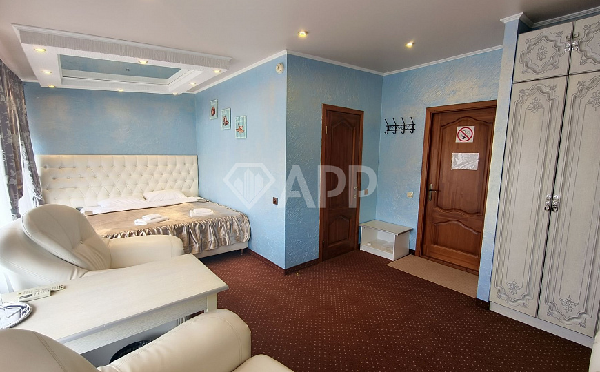 Продаю гостиницу с сетевым арендатором в центре, 585 м² фото
