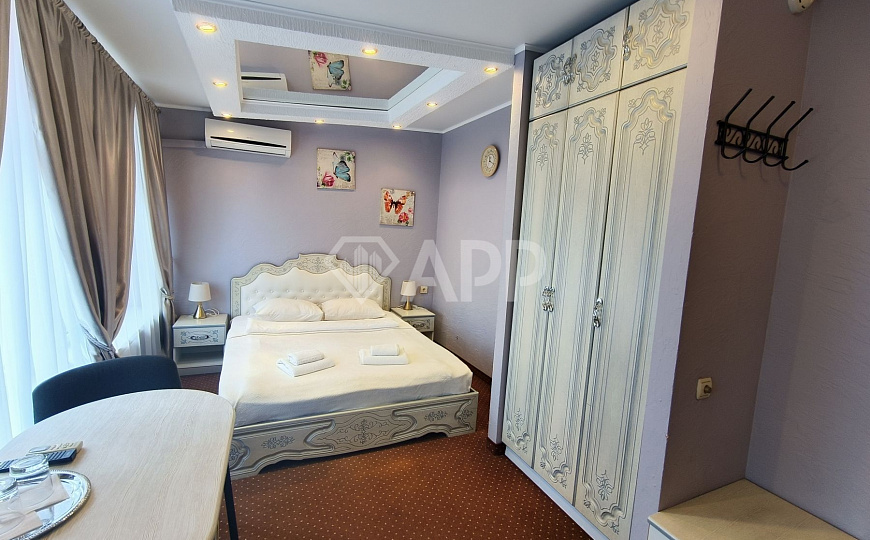 Продаю гостиницу с сетевым арендатором в центре, 585 м² фото