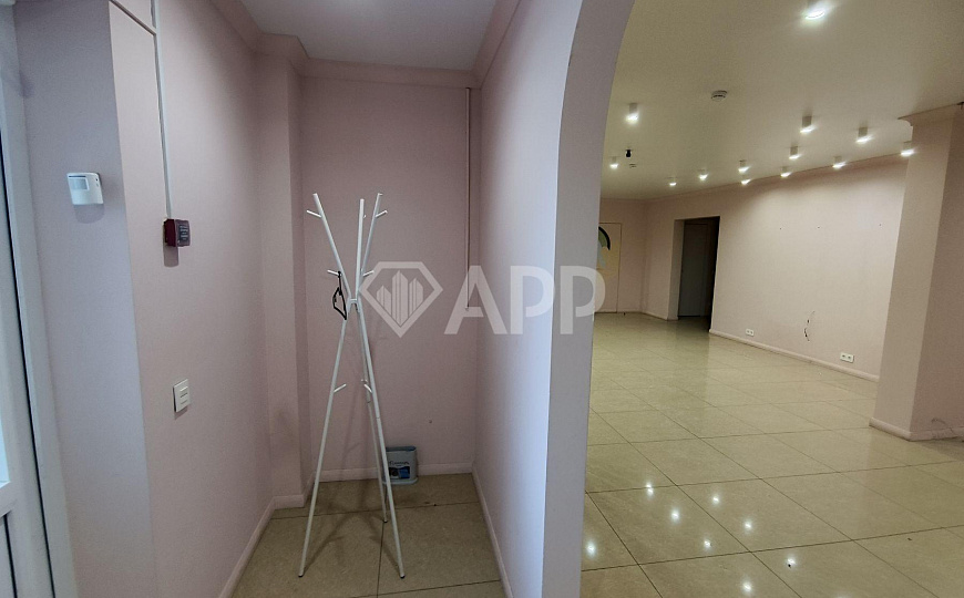 Сдаю 1 этаж 1 линия с ремонтом , 90,6 м² фото