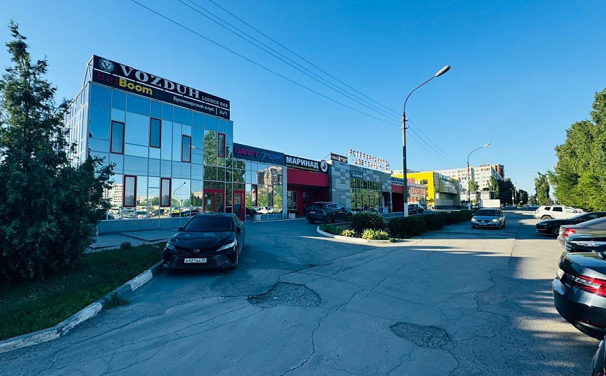 Сдам торговое помещение в самом сердце Волжского в ТЦ Жираф, от 150 м² до 240,5 м² фото