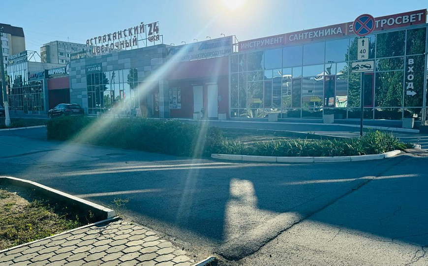 Сдам торговое помещение в самом сердце Волжского в ТЦ Жираф, от 150 м² до 240,5 м² фото