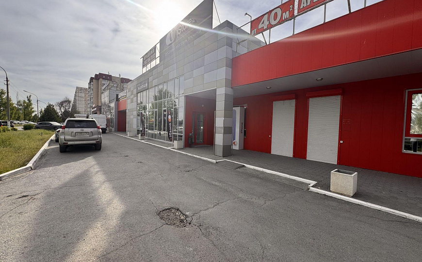 Сдам торговое помещение в самом сердце Волжского в ТЦ Жираф, от 150 м² до 240,5 м² фото