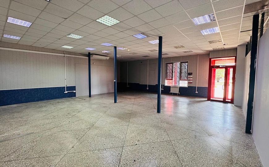 Сдам торговое помещение в самом сердце Волжского в ТЦ Жираф, от 150 м² до 240,5 м² фото