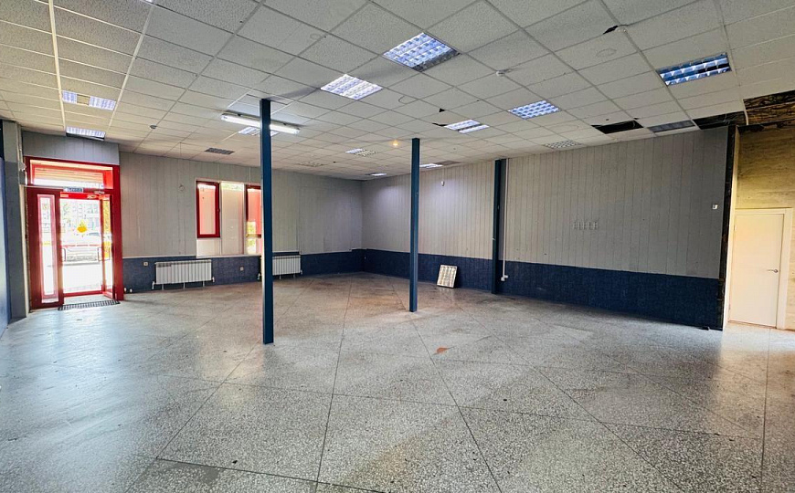 Сдам торговое помещение в самом сердце Волжского в ТЦ Жираф, от 150 м² до 240,5 м² фото