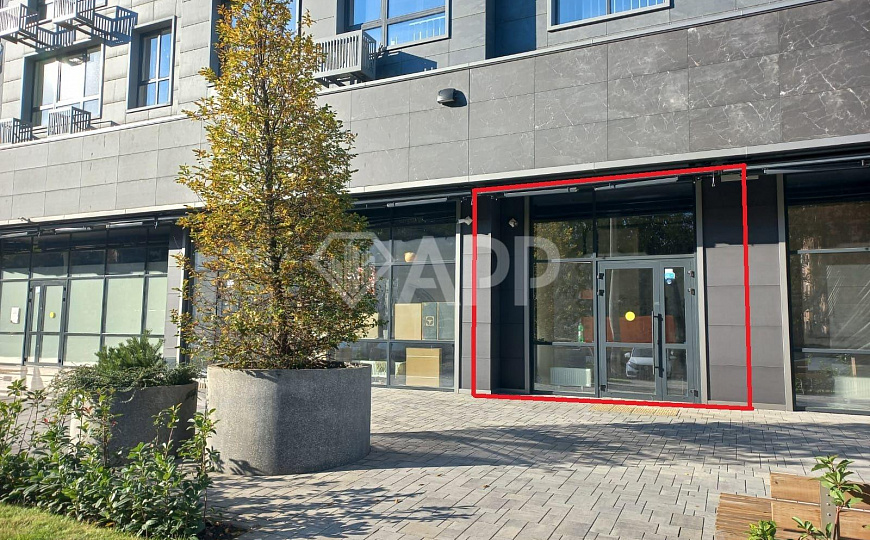 Сдаю с ремонтом под арендатора 77 м² магазин аптека услуги студии фото
