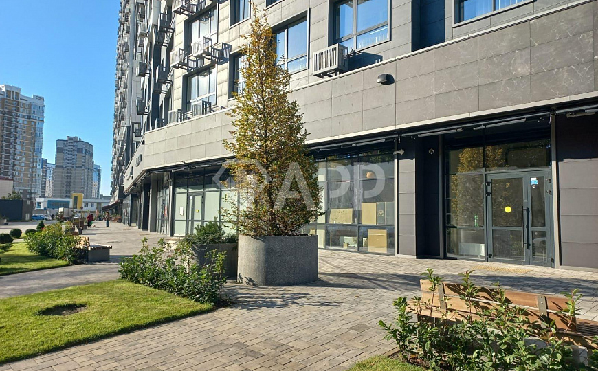 Сдаю с ремонтом под арендатора 77 м² магазин аптека услуги студии фото