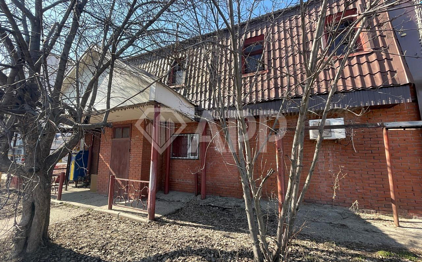 Продам здание с прилегающим земельным участком. фото