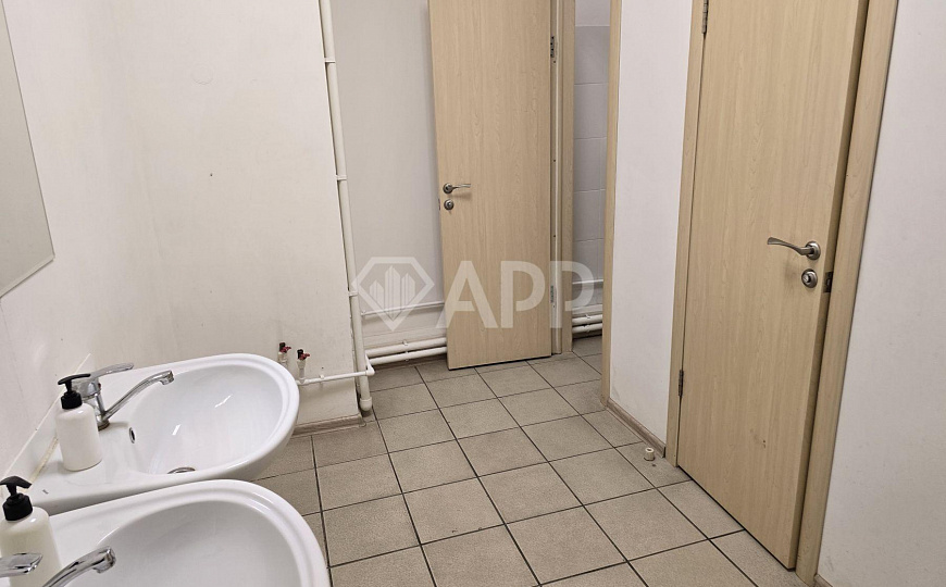 Под офис, услуги в центре от 37-520 м² фото