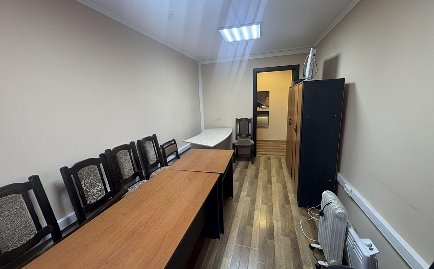 Сдаю офис с ремонтом и парковкой и мебелью центр, 90 м² фото