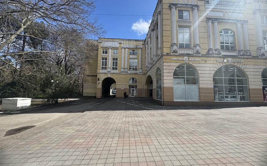 Сдаю офис с ремонтом и парковкой и мебелью центр, 90 м² фото