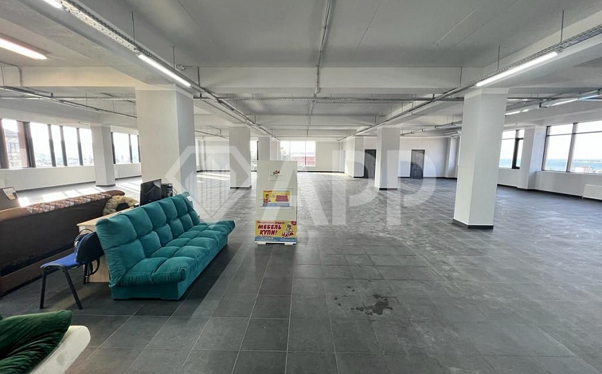 Сдаю торговое помещение, 620 м² фото