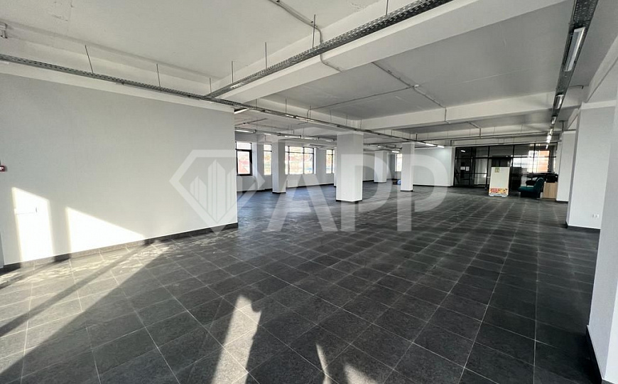 Сдаю торговое помещение, 620 м² фото