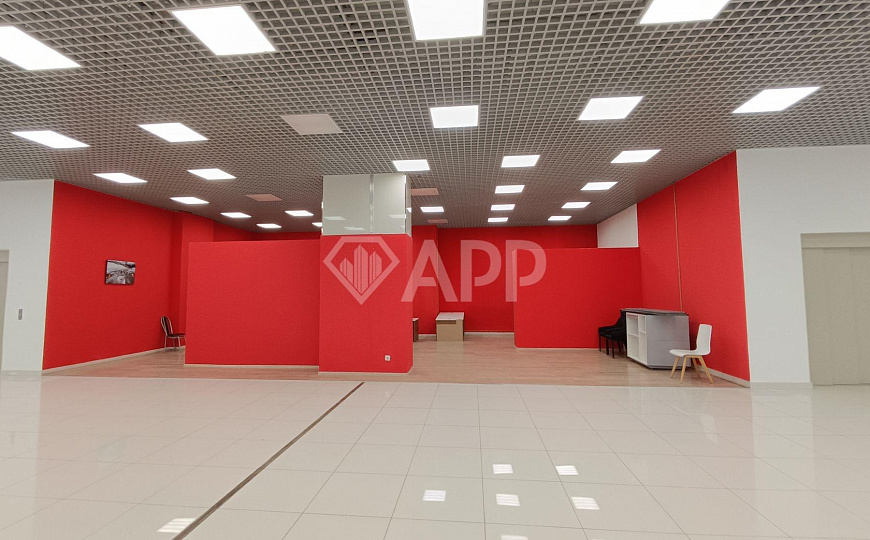 Торговое помещение на 1 линии, 2400 м² фото
