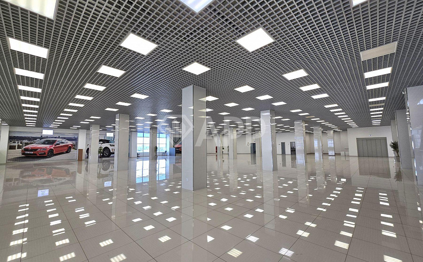 Торговое помещение на 1 линии, 2400 м² фото