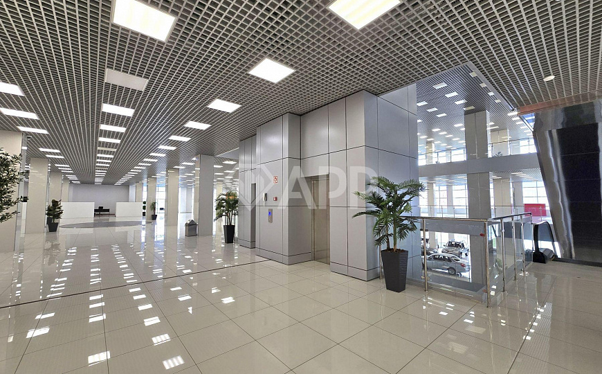 Торговое помещение на 1 линии, 2400 м² фото