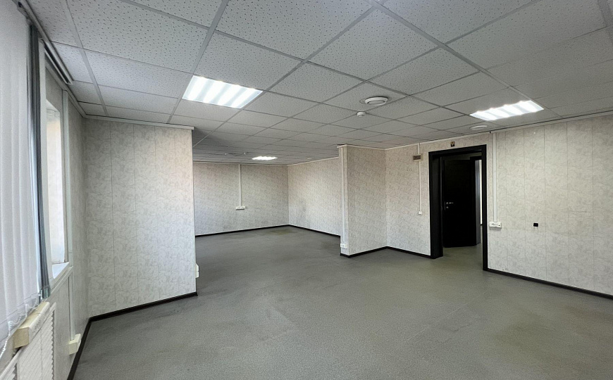 Сдаю офисы с ремонтом до 680 м² с парковкой фото