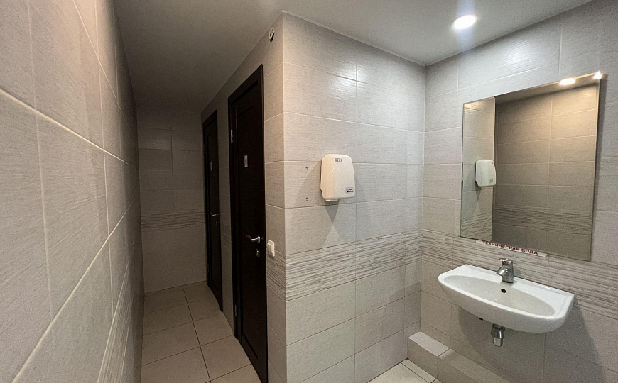 Сдаю офисы с ремонтом до 680 м² с парковкой фото