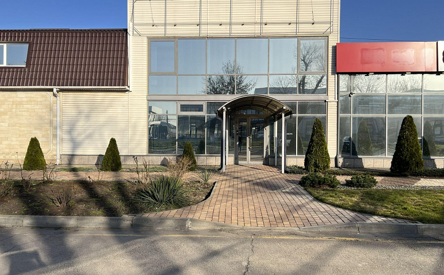 Сдаю офисы с ремонтом до 680 м² с парковкой фото