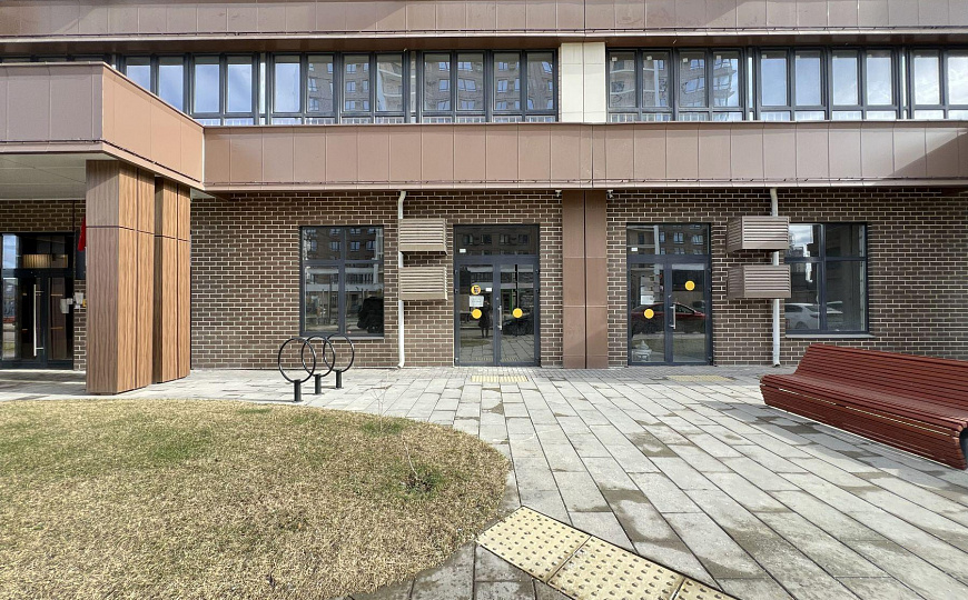 Сдаю 55,3 м² фасад магазин аптека бьюти медицина фото