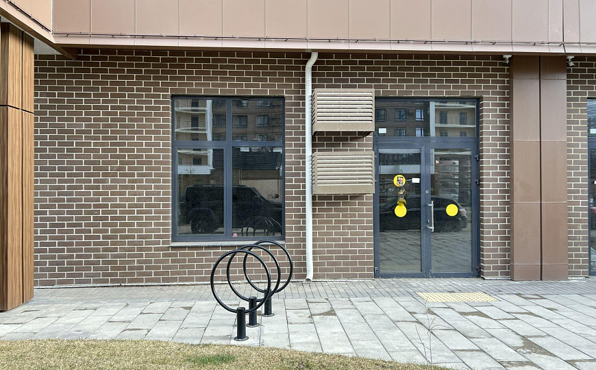 Сдаю 55,3 м² фасад магазин аптека бьюти медицина фото